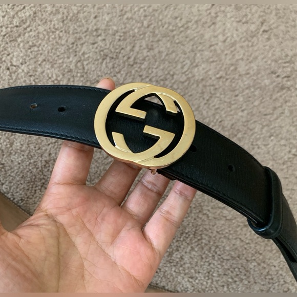 Authentic GUCCI unisex black leather belt with gold interlocking buckle - Picture 4 of 7